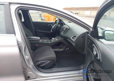 2015 Chrysler 200 Limited z USA, uszkodzony, nr VIN 1C3CCCAB5FN675395